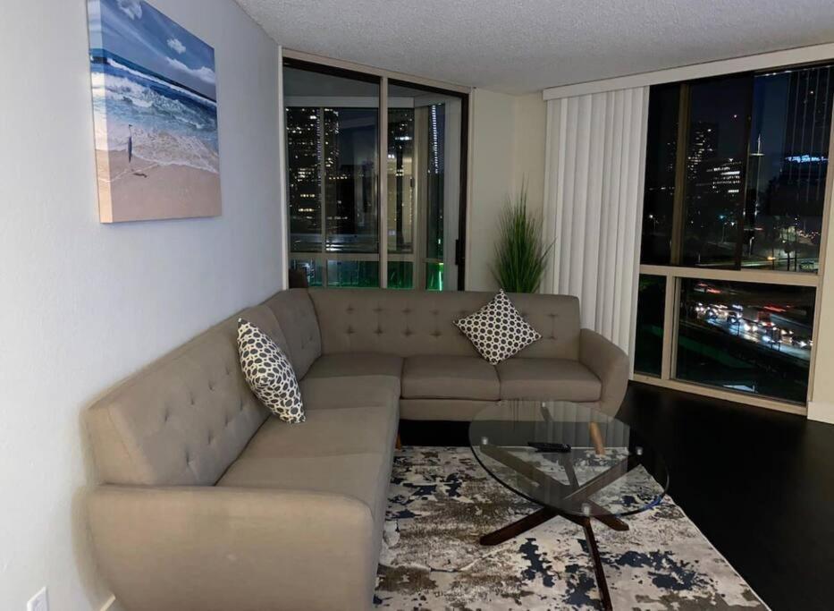 Apartment Big Comfy 2 Bedrooms 2 Baths Unit In Downtown La! *